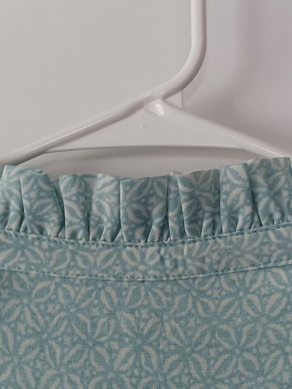 LOFT Seafoam Blue Sleeveless Floral Blouse Size M - Picture 6 of 10